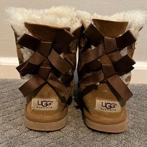 Ugg Bailey Bow Youth size 13